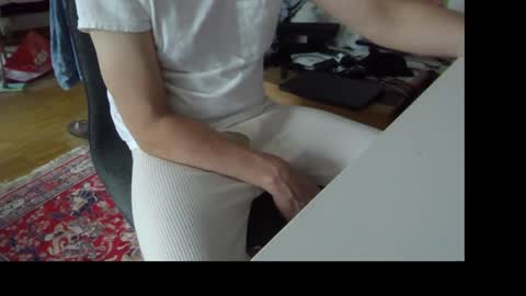 Snapshot of artesian99 chatting on 05-08-26, 01:38 artesian99 online show from 05-08-26, 01:38