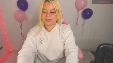 Snapshot of arthemiss033 chatting on 10-30-25, 10:54 Val online show from 10-30-25, 10:54