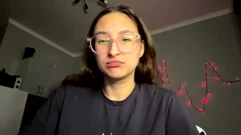 Snapshot of arthurmomaya chatting on 03-30-26, 03:24 Mia online show from 03-30-26, 03:24