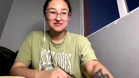 Snapshot of arthurmomaya chatting on 04-02-26, 02:26 Mia online show from 04-02-26, 02:26