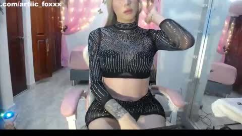 Snapshot of artiic_fox chatting on 11-16-25, 10:26 Daniela Jaramillo online show from 11-16-25, 10:26