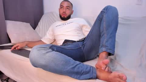 arturguy01 online show from 03-01-25, 11:15