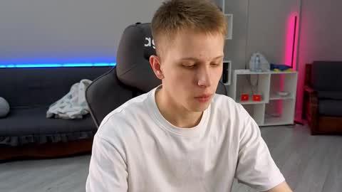 Archie online show from 09-23-25, 04:54