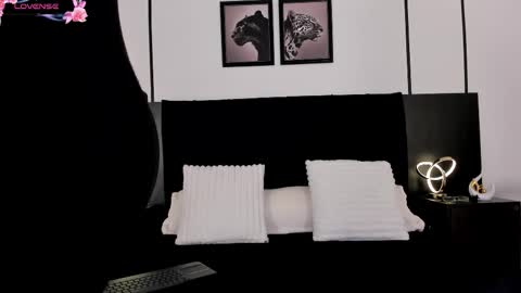 hellen online show from 02-24-26, 01:42