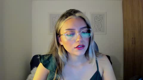 Snapshot of ary_cam230 chatting on 01-19-25, 11:10 Zahaara online show from 01-19-25, 11:10