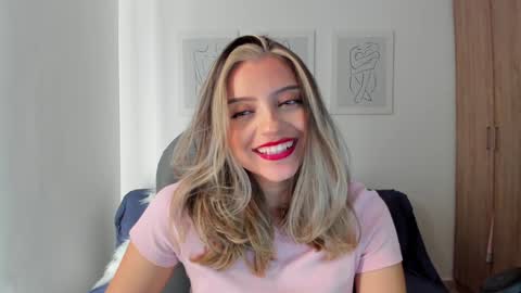 Snapshot of ary_cam230 chatting on 01-22-25, 10:15 Zahaara online show from 01-22-25, 10:15