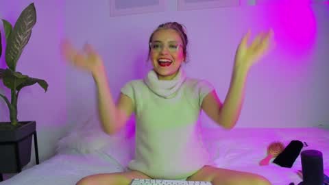 Snapshot of ary_cam230 chatting on 02-02-25, 12:19 Zahaara online show from 02-02-25, 12:19