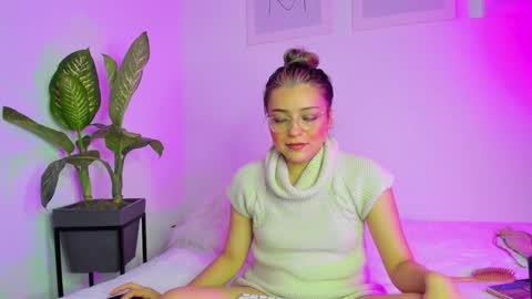 Snapshot of ary_cam230 chatting on 02-02-25, 03:32 Zahaara online show from 02-02-25, 03:32