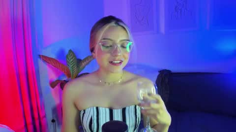 Snapshot of ary_cam230 chatting on 02-14-25, 11:20 Zahaara online show from 02-14-25, 11:20