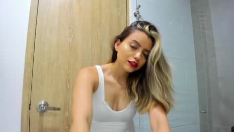 Snapshot of ary_cam230 chatting on 02-25-25, 11:33 Zahaara online show from 02-25-25, 11:33