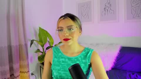 Snapshot of ary_cam230 chatting on 03-03-25, 09:15 Zahaara online show from 03-03-25, 09:15