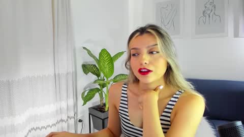 Snapshot of ary_cam230 chatting on 03-08-25, 10:02 Zahaara online show from 03-08-25, 10:02