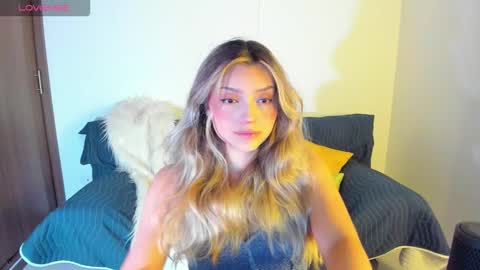 Snapshot of ary_cam230 chatting on 11-02-25, 10:12 Zahaara online show from 11-02-25, 10:12