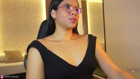 Arya online show from 10-15-25, 01:22