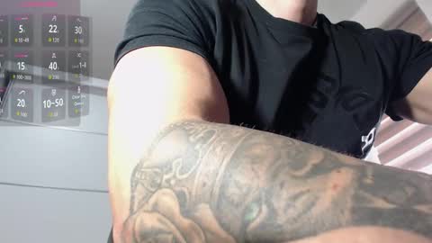 AryanAian1 online show from 10-18-25, 11:33