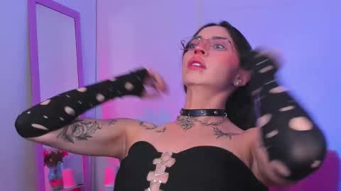 Snapshot of aryane_art_ chatting on 10-11-25, 05:50 carol online show from 10-11-25, 05:50