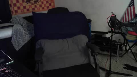 Snapshot of asanator101 chatting on 10-15-25, 03:06 devilPup75 online show from 10-15-25, 03:06