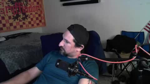 Snapshot of asanator101 chatting on 10-25-25, 08:11 devilPup75 online show from 10-25-25, 08:11