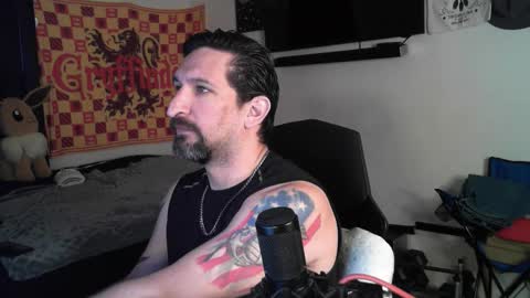 Snapshot of asanator101 chatting on 10-25-25, 08:14 devilPup75 online show from 10-25-25, 08:14