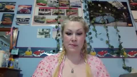 Snapshot of ash0ley chatting on 01-14-26, 04:01 ash0ley online show from 01-14-26, 04:01