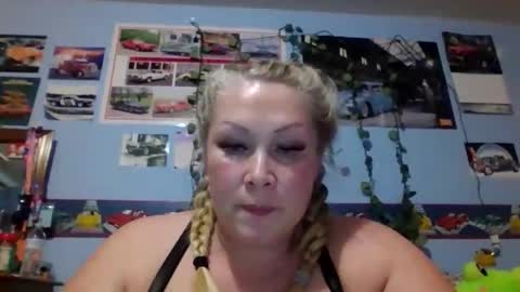 Snapshot of ash0ley chatting on 03-27-26, 11:04 ash0ley online show from 03-27-26, 11:04