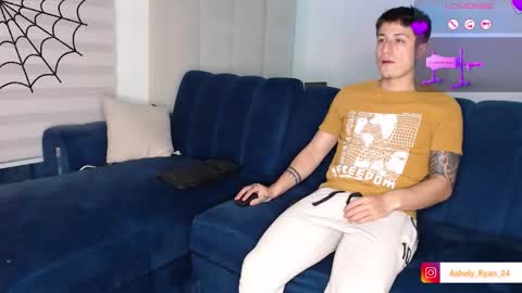 Snapshot of ashely_ryan24 chatting on 10-28-25, 10:45 Ashley And Ryan online show from 10-28-25, 10:45