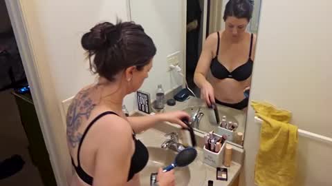 Snapshot of ashelynngrey1986 chatting on 01-01-25, 02:30 Ashelynn Grey online show from 01-01-25, 02:30