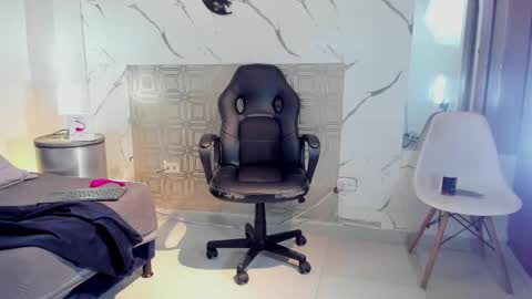 Snapshot of asher_lux chatting on 03-20-26, 07:52 Asher online show from 03-20-26, 07:52