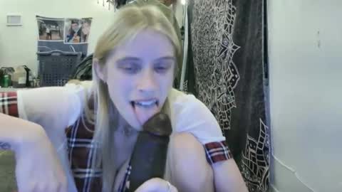 Ashlee Wolf online show from 11-11-25, 10:10