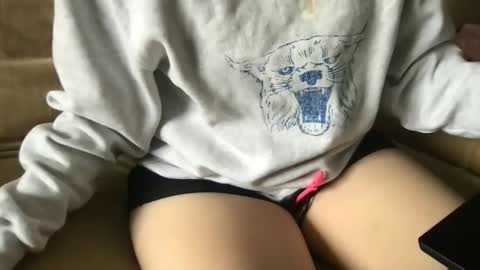 Snapshot of ashleighpink chatting on 02-25-26, 04:05 Ashleigh online show from 02-25-26, 04:05