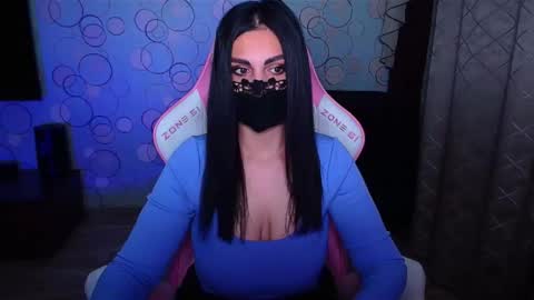   Yasmina   online show from 11-18-25, 03:45