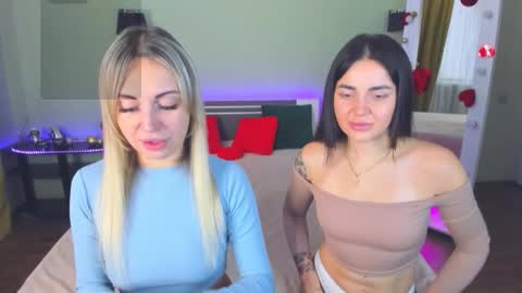 Snapshot of ashley_crashly chatting on 10-15-25, 08:03 Alina online show from 10-15-25, 08:03