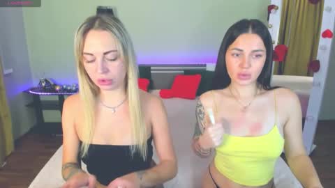 Snapshot of ashley_crashly chatting on 11-09-25, 10:35 Alina online show from 11-09-25, 10:35