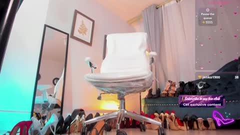 ashley_leon_ online show from 12-17-24, 05:04