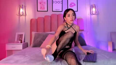 Snapshot of ashley_pinki chatting on 05-10-26, 08:47 ashley online show from 05-10-26, 08:47