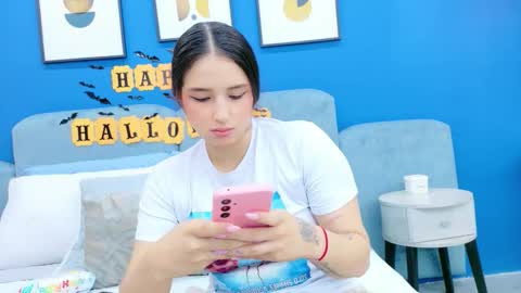 Ashley Evans online show from 10-23-25, 08:18