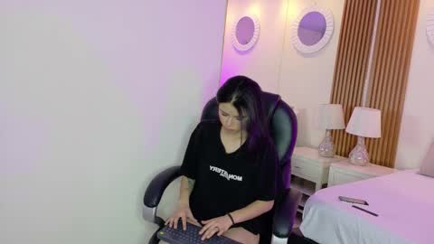 Ashley  online show from 10-19-25, 05:19