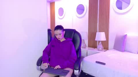 Ashley  online show from 10-24-25, 05:15