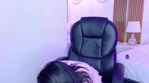 Ashley  online show from 10-30-25, 04:52