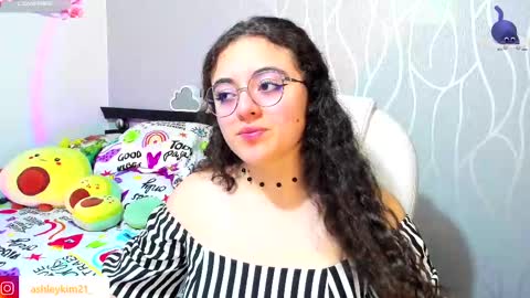 .. Ashley .. online show from 10-07-25, 12:52