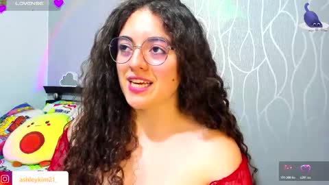 .. Ashley .. online show from 11-11-25, 12:43