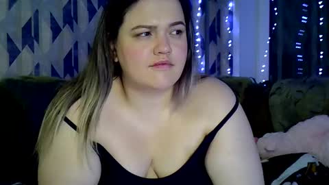 Snapshot of ashleyrosee_ chatting on 10-28-25, 02:31 Anite online show from 10-28-25, 02:31