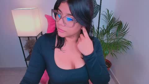 Ashleyy18   online show from 04-05-26, 12:08