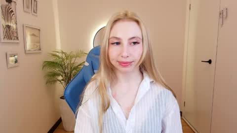 Victoria  online show from 05-13-26, 02:31