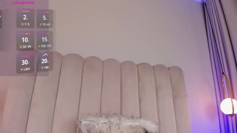 Snapshot of ashlye_white chatting on 10-19-25, 01:23 ashlye_white online show from 10-19-25, 01:23