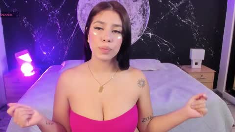 Snapshot of asiaandzoe chatting on 09-19-25, 12:17 Asia and Zoe online show from 09-19-25, 12:17