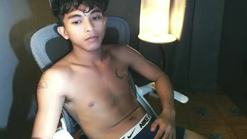Snapshot of asian_hunk_moreno chatting on 06-22-26, 04:26 Yuri online show from 06-22-26, 04:26