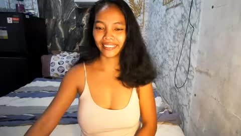 Snapshot of asian_janeth chatting on 07-12-26, 10:56 im janeth single mom online show from 07-12-26, 10:56