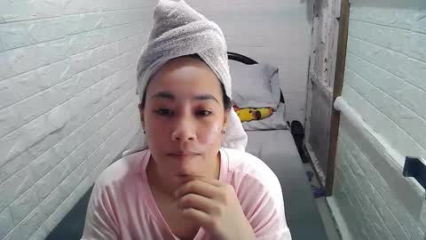 Snapshot of asian_sexydimples chatting on 02-05-25, 01:33 Trixie online show from 02-05-25, 01:33