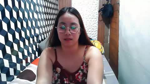 Snapshot of asian_sexydimples chatting on 04-24-26, 03:47 Trixie online show from 04-24-26, 03:47